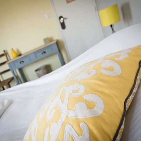 Logis Hotel Restaurant Le Relais Fleuri Vervins Eksteriør bilde