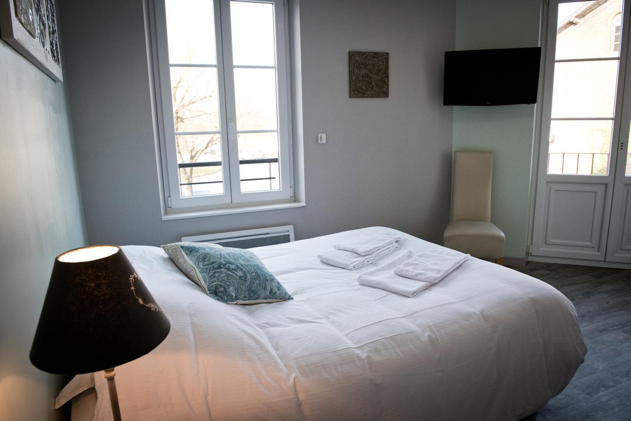 Logis Hotel Restaurant Le Relais Fleuri Vervins Eksteriør bilde