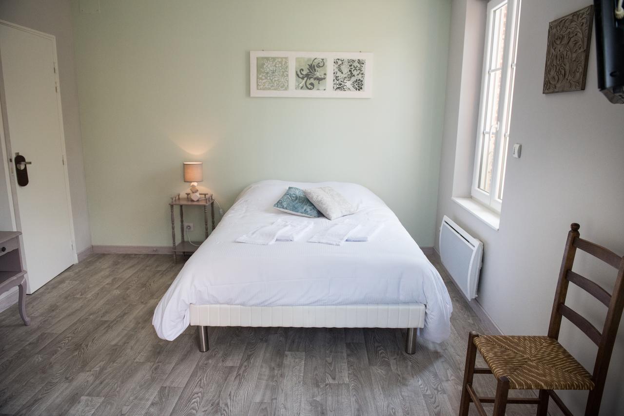 Logis Hotel Restaurant Le Relais Fleuri Vervins Eksteriør bilde