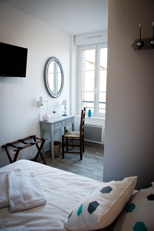 Logis Hotel Restaurant Le Relais Fleuri Vervins Eksteriør bilde