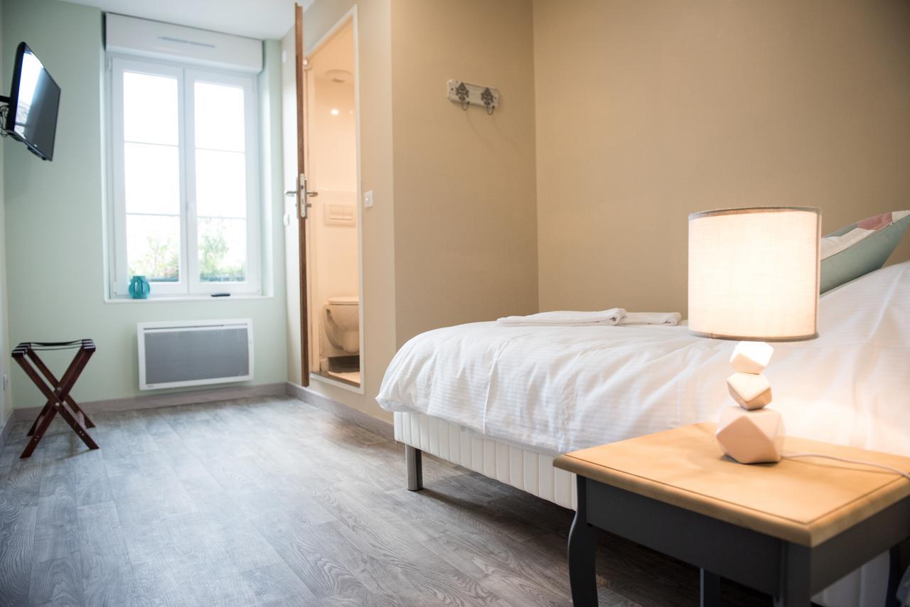 Logis Hotel Restaurant Le Relais Fleuri Vervins Eksteriør bilde