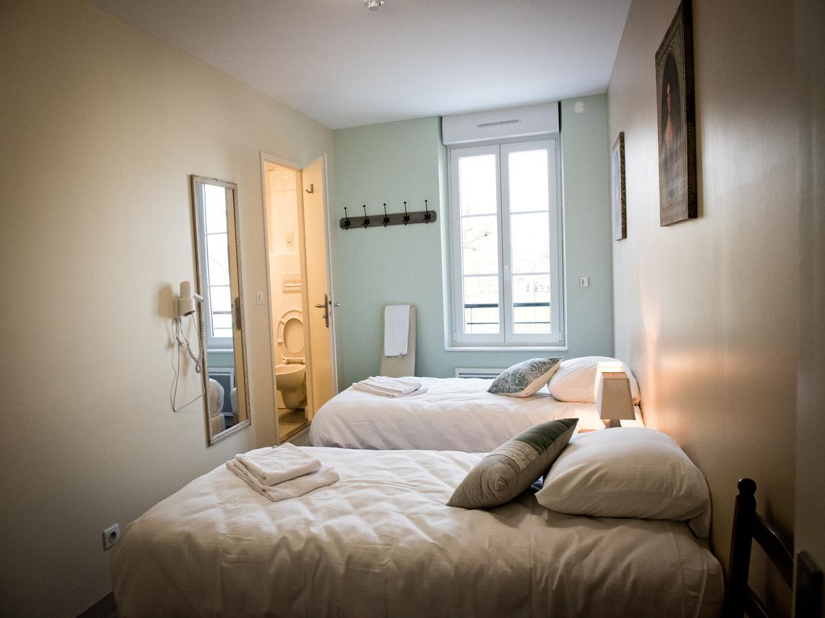 Logis Hotel Restaurant Le Relais Fleuri Vervins Eksteriør bilde