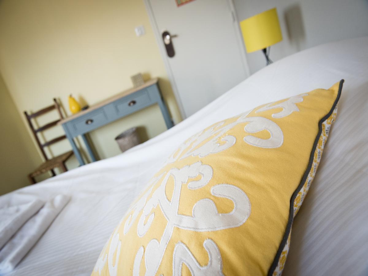 Logis Hotel Restaurant Le Relais Fleuri Vervins Eksteriør bilde