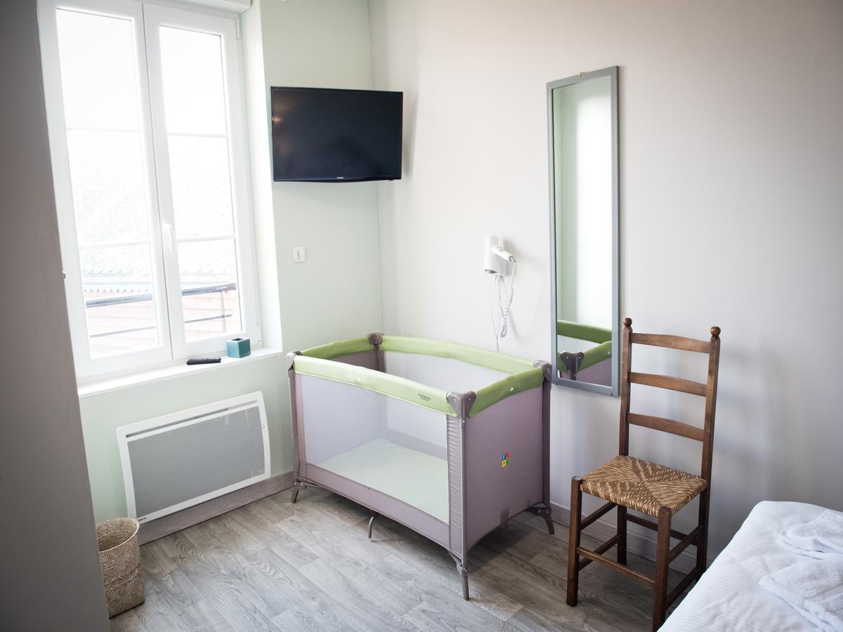 Logis Hotel Restaurant Le Relais Fleuri Vervins Eksteriør bilde