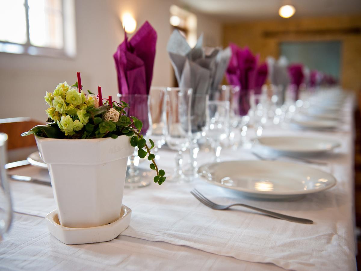 Logis Hotel Restaurant Le Relais Fleuri Vervins Eksteriør bilde