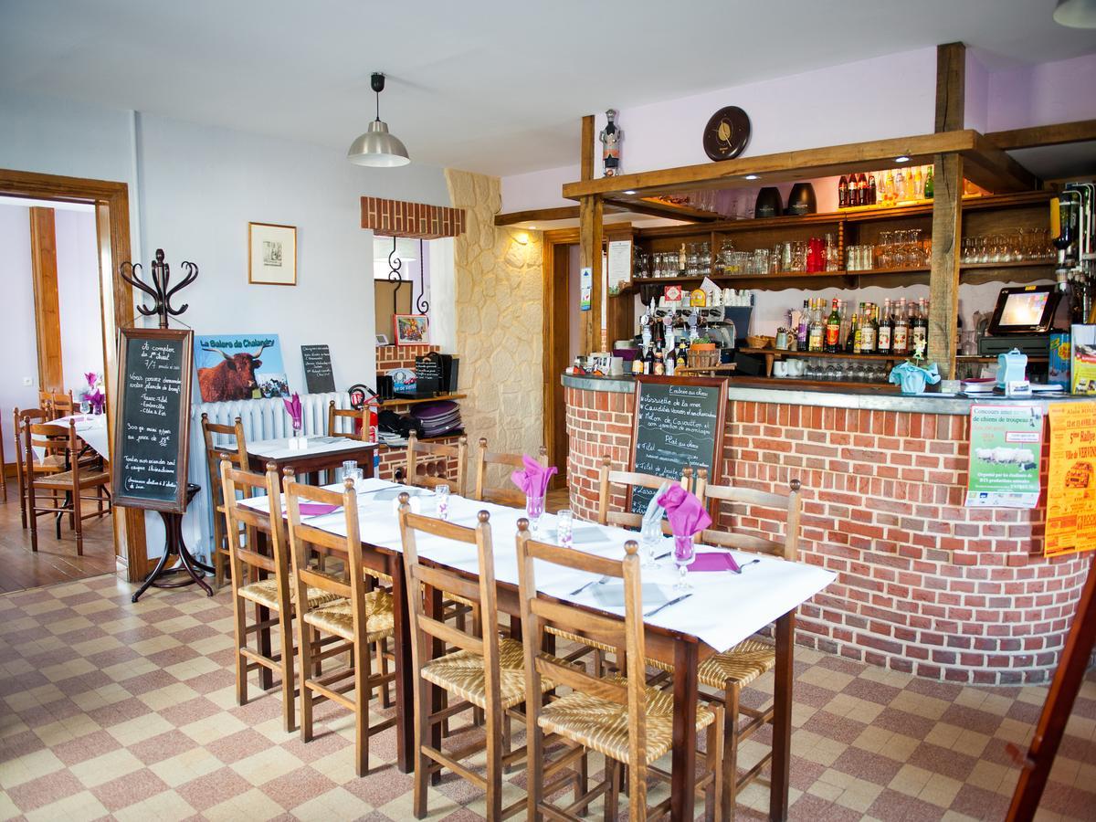 Logis Hotel Restaurant Le Relais Fleuri Vervins Eksteriør bilde